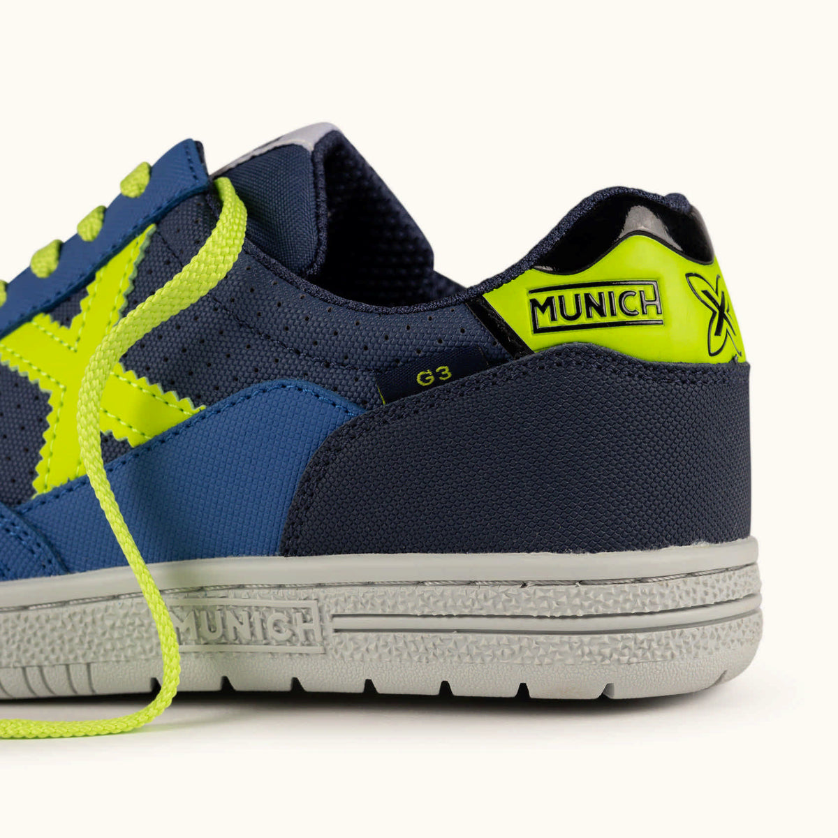 Zapatilla de fútbol sala MUNICH G3 468 azules y amarillo flúor.