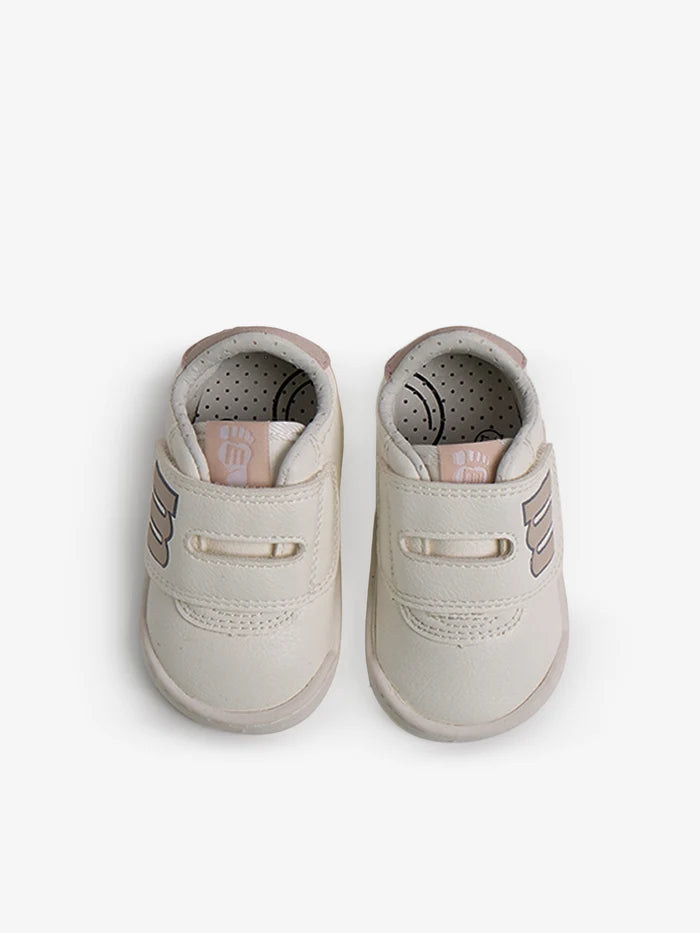 Zapatilla deportiva blanca rosa